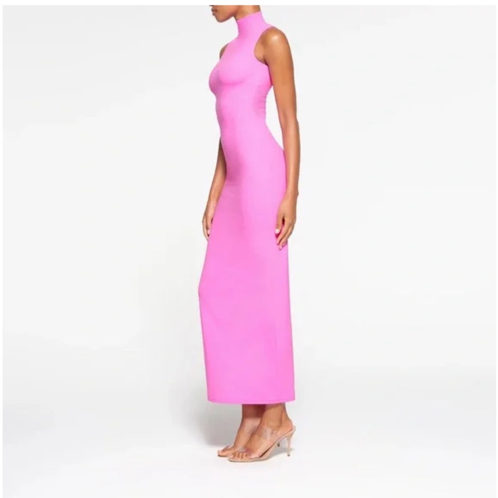 SKIMS Sleeveless High-Neck Maxi Dress in Hot Pink no tags good condition - Picture 6 of 6